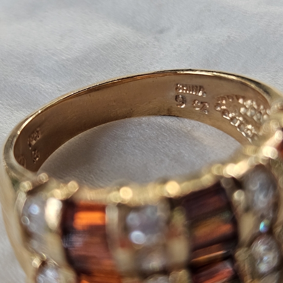Elegant Gold and Brown Ring - Picture 4 of 14